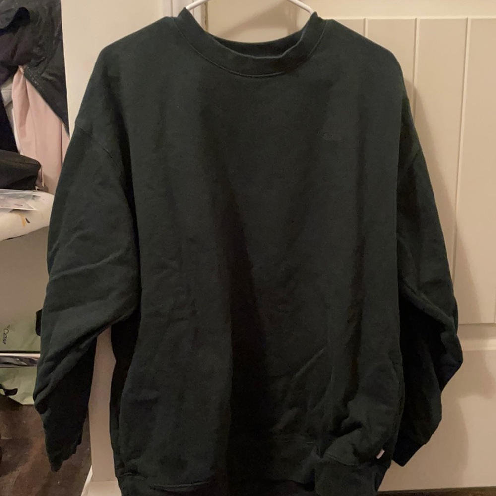 Aritzia oversized crewneck in forest green!